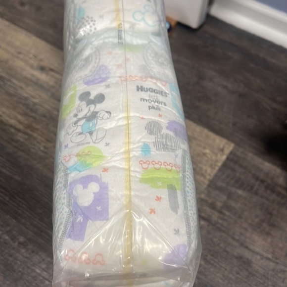 Huggies diapers 60 count- size 4 - Picture 4 of 5